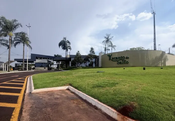 Casa à venda com área de lazer no Condomínio Recanto do Salto, na Zona Sul de Londrina