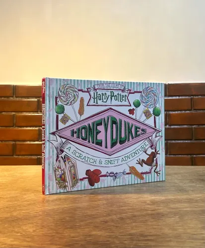 Livro interativo Honeydukes: A Scratch and Sniff Adventure - Saga Harry Potter
