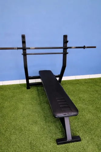 Banco de supino com suporte para barra profissional + 1 barra