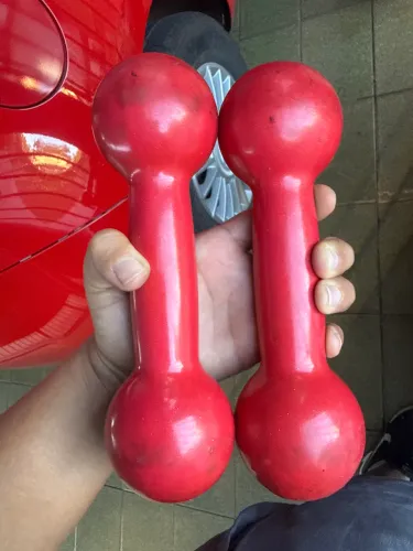 Par de halter 2kg emborrachado bola usado
