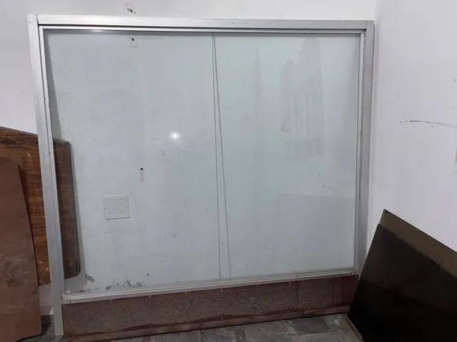 Vidro temperado ideal para porta de comércios