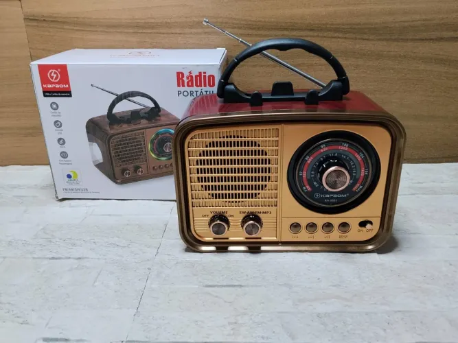 Rádio Portátil Bluetooth com Lanterna FM e Pendrive