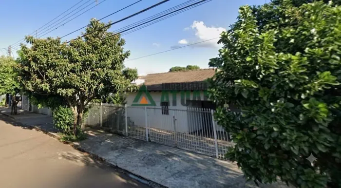 IMÓVEL COM 2 CASAS NO TERRENO A VENDA NA REGIÃO LESTE DE LONDRINA.
