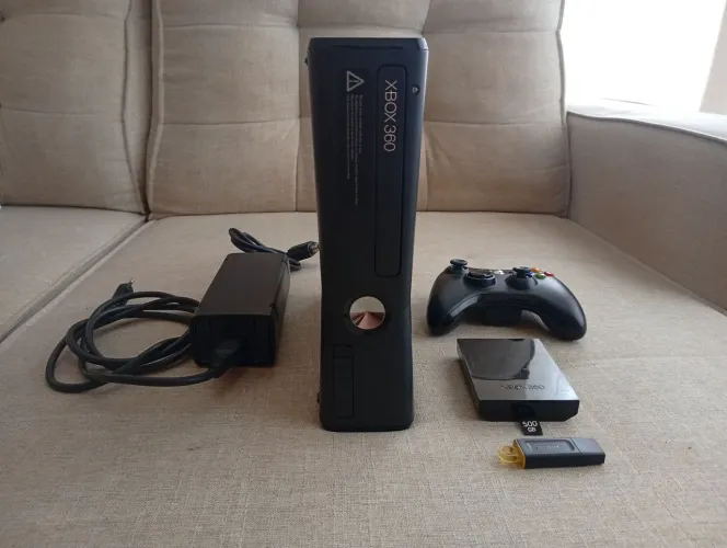 XBOX 360 S 500GB (Desbloq 114 Jogos)