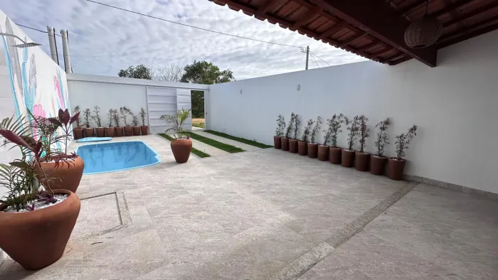 Casa a venda na Basevi de três Quartos com piscina em Prado BA 