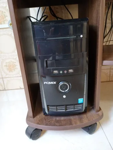 Vendo Computador com Monitor e Cadeira