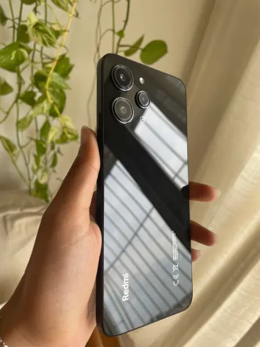 Xiaomi Redmi 12 -  256 GB de memória (8G RAM), com leitor digital