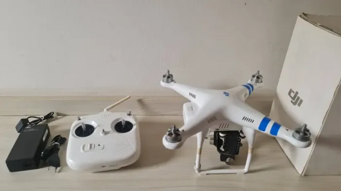 Drone DJI Phantom 2 Completo com Gimbal, Controle, Carregador e Hélices