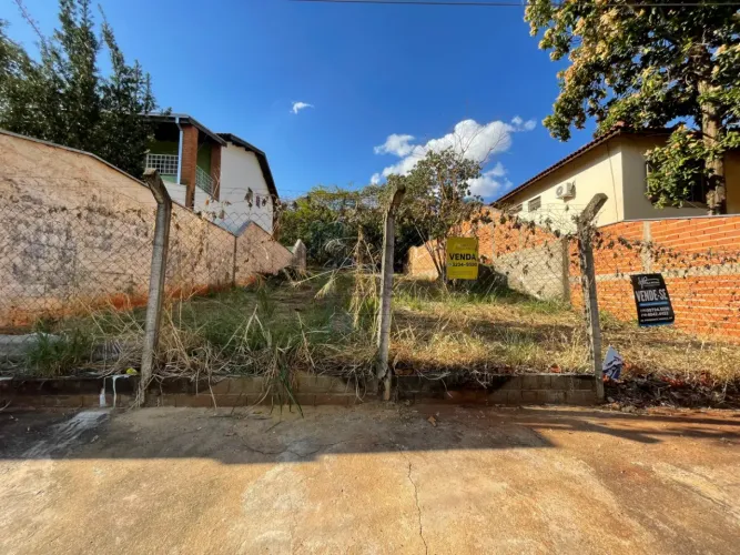 Terreno de 437m² com espaço amplo para locação e venda - Ribeirânia