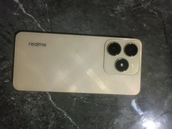 UM CELULAR EM PERFEITO ESTADO MAIS ESTOU AFIM DE UM IPHONE 