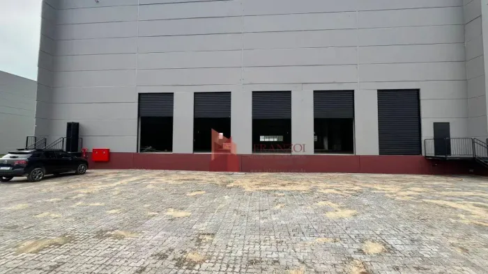ALUGUEL: ARMAZÉM LOGÍSTICO 900 METROS COM 5 DOCAS EM CONDOMÍNIO LOGÍSTICO NA BR-101!!