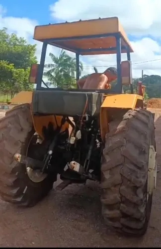 Trator valmet 78 ano 98, com lâmina e concha todo hidraulico
