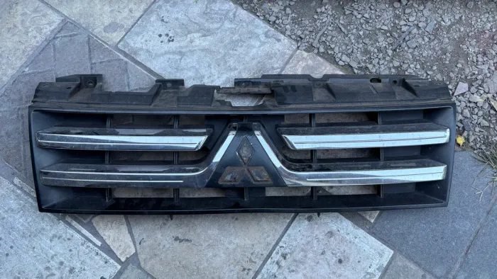 Grade dianteira original Pajero Full 2008 a 2012
