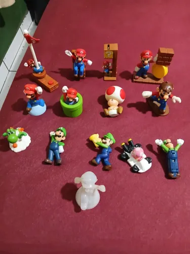 Lote Mario bros 14 peças ótimo estado so vendo o lote 