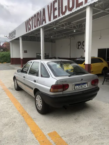 Ford Escort GL 1.8i 16V 4P 1998