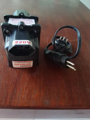 Vendo 2 transformador um 750 va e outro de 3.000 va por 170.00 reais em Bom estado