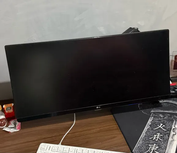Monitor Ultra Wide - 25p