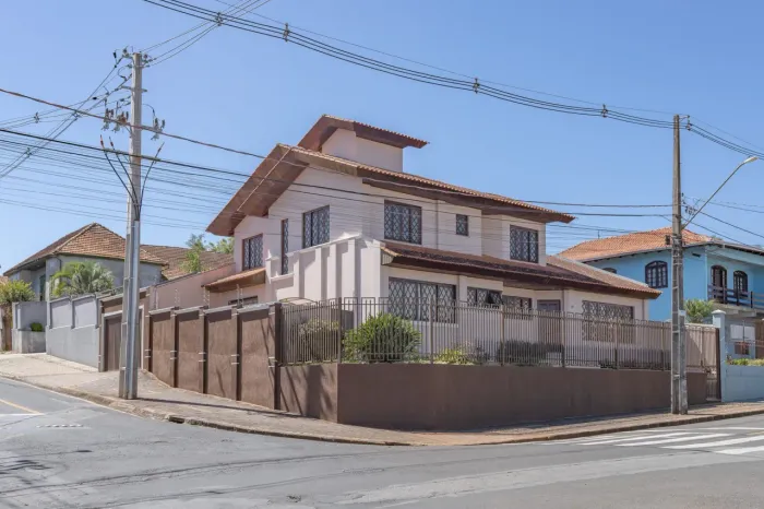 Casa à venda 4 quartos, 2 suítes, 4 banheiros - Uvaranas, Ponta Grossa