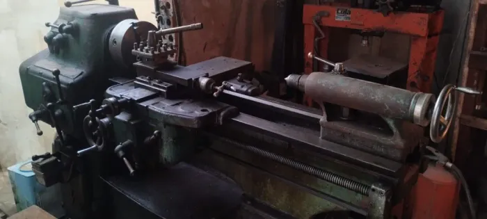 Torno mecânico TOS Zebrak 1000mm