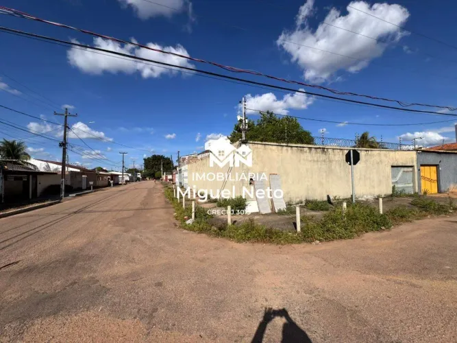TERRENO DE ESQUINA A VENDA- PRÓXIMO AO SUPERMERCADO ARAÚJO