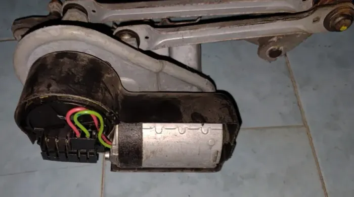 Motor do limpador para-brisa com braços para Volkswagen Fox