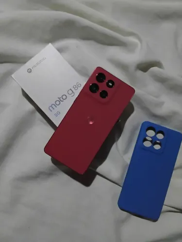 Moto g86 5g 256 gigas apenas 3 dias de comprado na garantia  ele e aprova dágua 