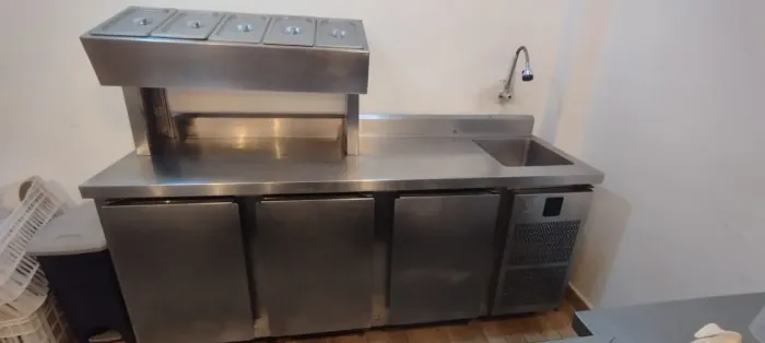 Balcão de preparo refrigerado C/ pia + pista GN