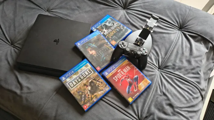 Ps4 slim SSD 500gb+ controle + 4 jogos - base carregador