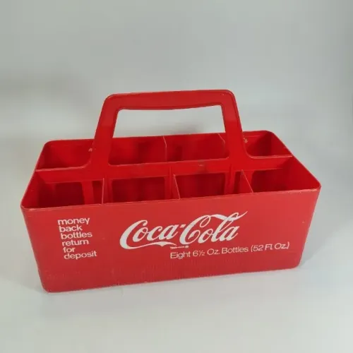 Lindo engradado para 8 garrafas de 6,5oz da coca cola. Fabricado em plástico. Mede 25cm de