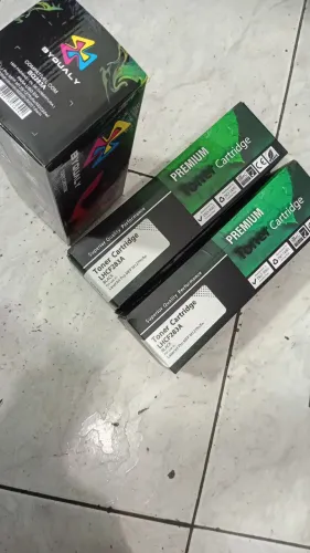 2 toner LHCF 283A  1 toner BQ283A   vencidos mas novos  para uso ou aproveitar peças 