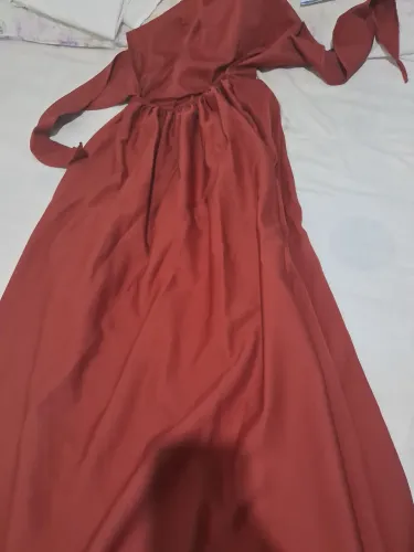 Vende-se um vestido longo e bom uso 