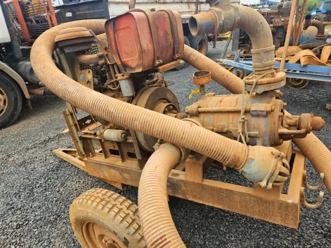 Motobomba Yanmar diesel com bomba