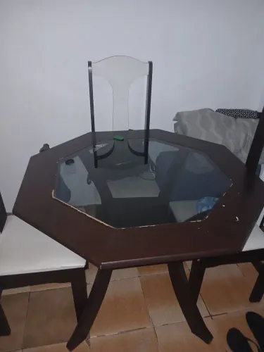 Mesa com 4 cadeiras