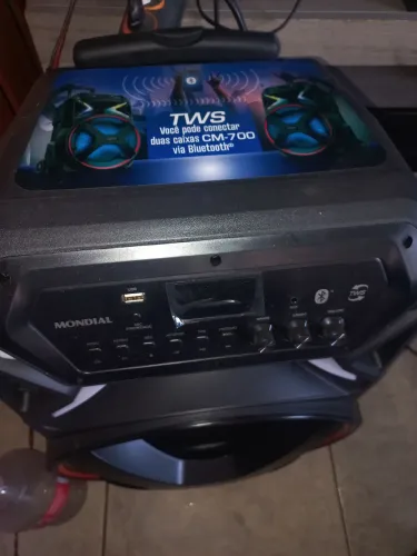 Caixa de som de 700 watts zerada sem uso,