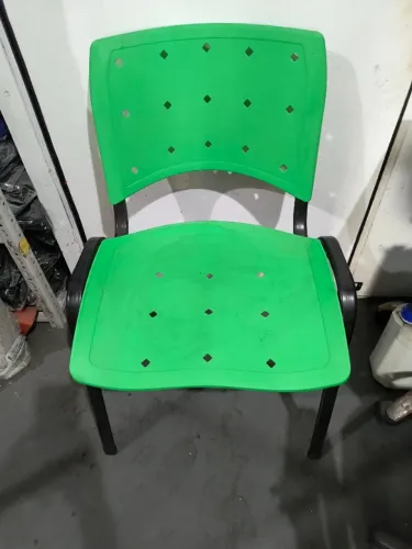 Lote 050 Cadeira Empilhavel Plastica Fixa Verde