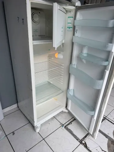 Geladeira cônsul gelo seco 