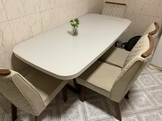 Mesa de 6 lugares tampo de vidro