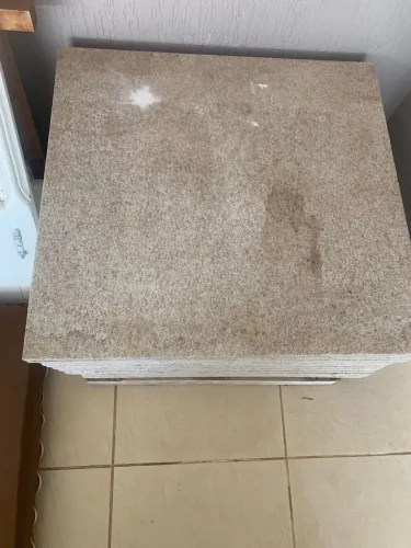 Peças novas de granito