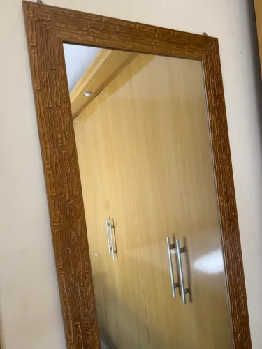 Vendo espelho com moldura em madeira