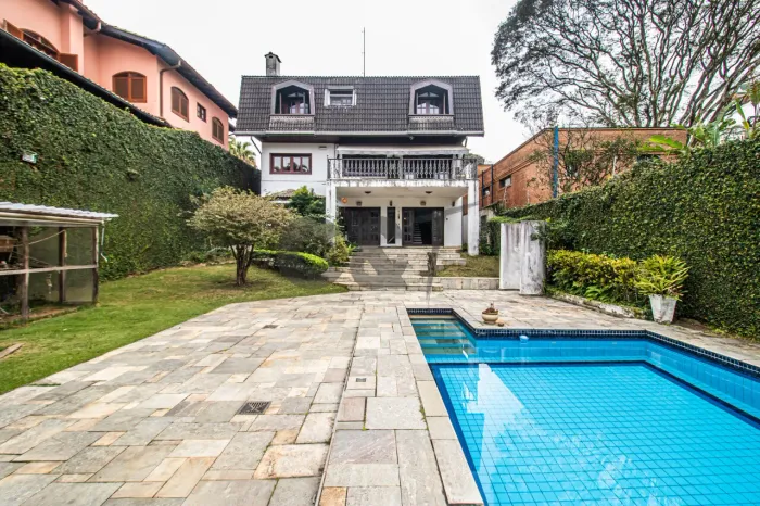 Casa de Vila - 4 Dormitórios (4 Suítes) à Venda no Jardim dos Estados, São Paulo/SP