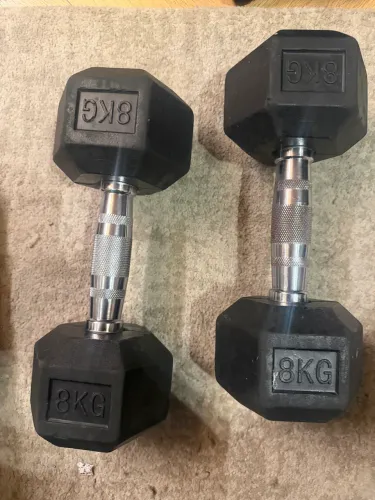 Par de Halteres Emborrachados 8kg Cada (16kg Total) - Academia / Musculação