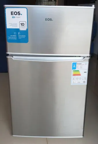 MINI GELADEIRA 2 PORTAS ( FRIGOBAR) SEMI-NOVO.  FAÇO A ENTREGA * 
