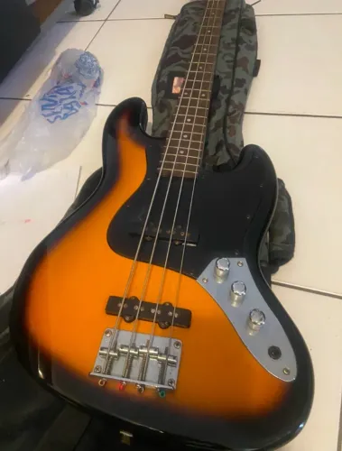 Baixo jazz bass