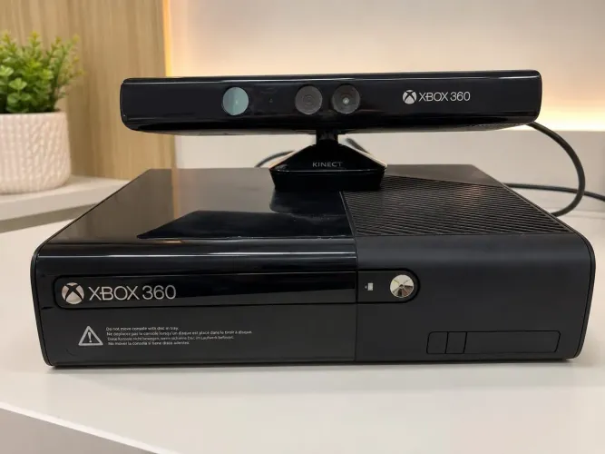 Xbox 360 Slim E + Sensor Kinect ? Perfeito Estado + Cabos
