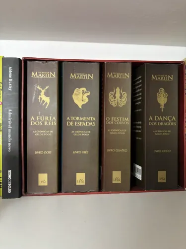 Coleção de bolso Crônicas de Gelo e fogo(faltando livro 1)