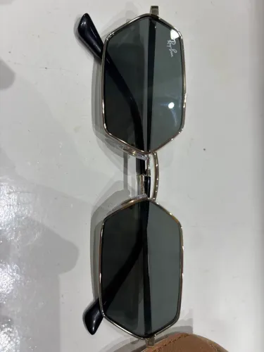 Óculos Ray-Ban hexagonal pouco usado