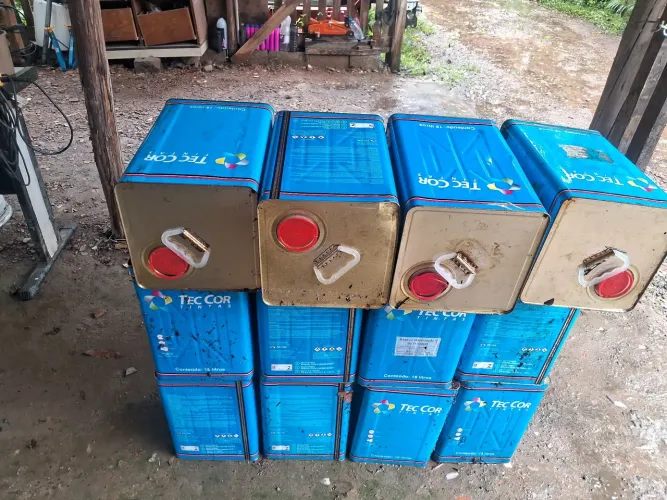 Latas Vazias de 18 litros