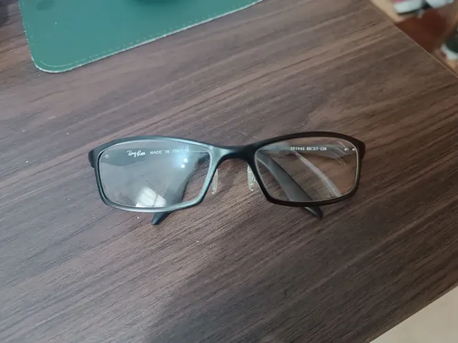 Óculos Ray-Ban original e antigo.