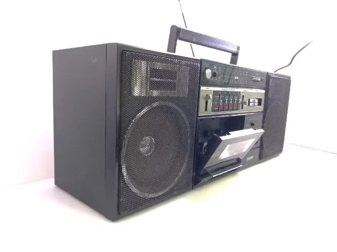 Som Sanyo Tape K7 e Radio funcionando conservado - Usado