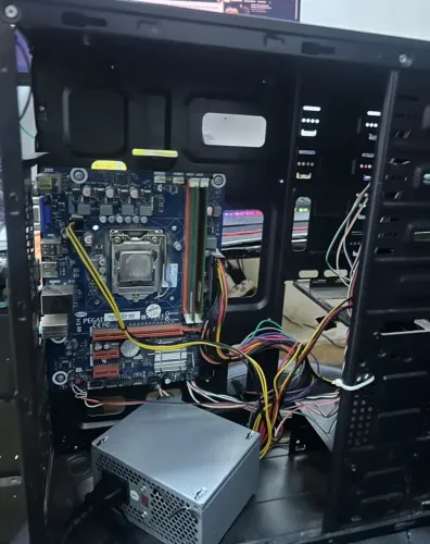 PC - placa mae - processador i3 - 2,250 TB de espaço HD + 6gb RAM